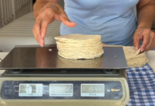 Tacos without tortillas? Taco vendors in Tuxtla absorb the extra cost of the tortillas to avoid losing customers.